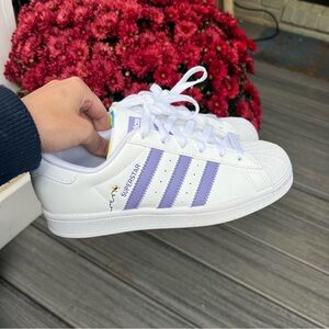 Adidas 🌸🐝 Superstar Sneakers 4.5